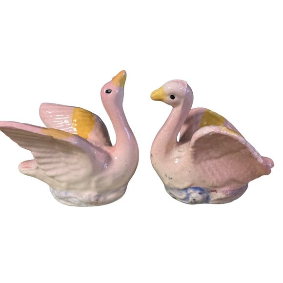 Pink Swan salt and Pepper Shaker Set - Picture 2 of 13